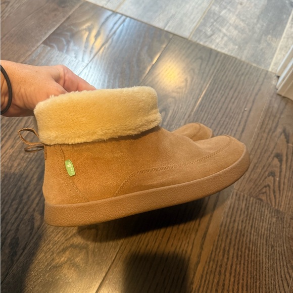 Sanuk Shoes - Cozy Tan Boots